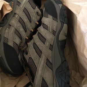 Merrell Moab Vent 2 hiking shoes, Men’s 7.5 Wide, new in box